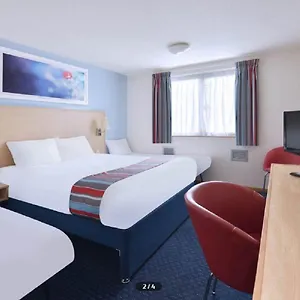 Отель Travelodge Airport ***