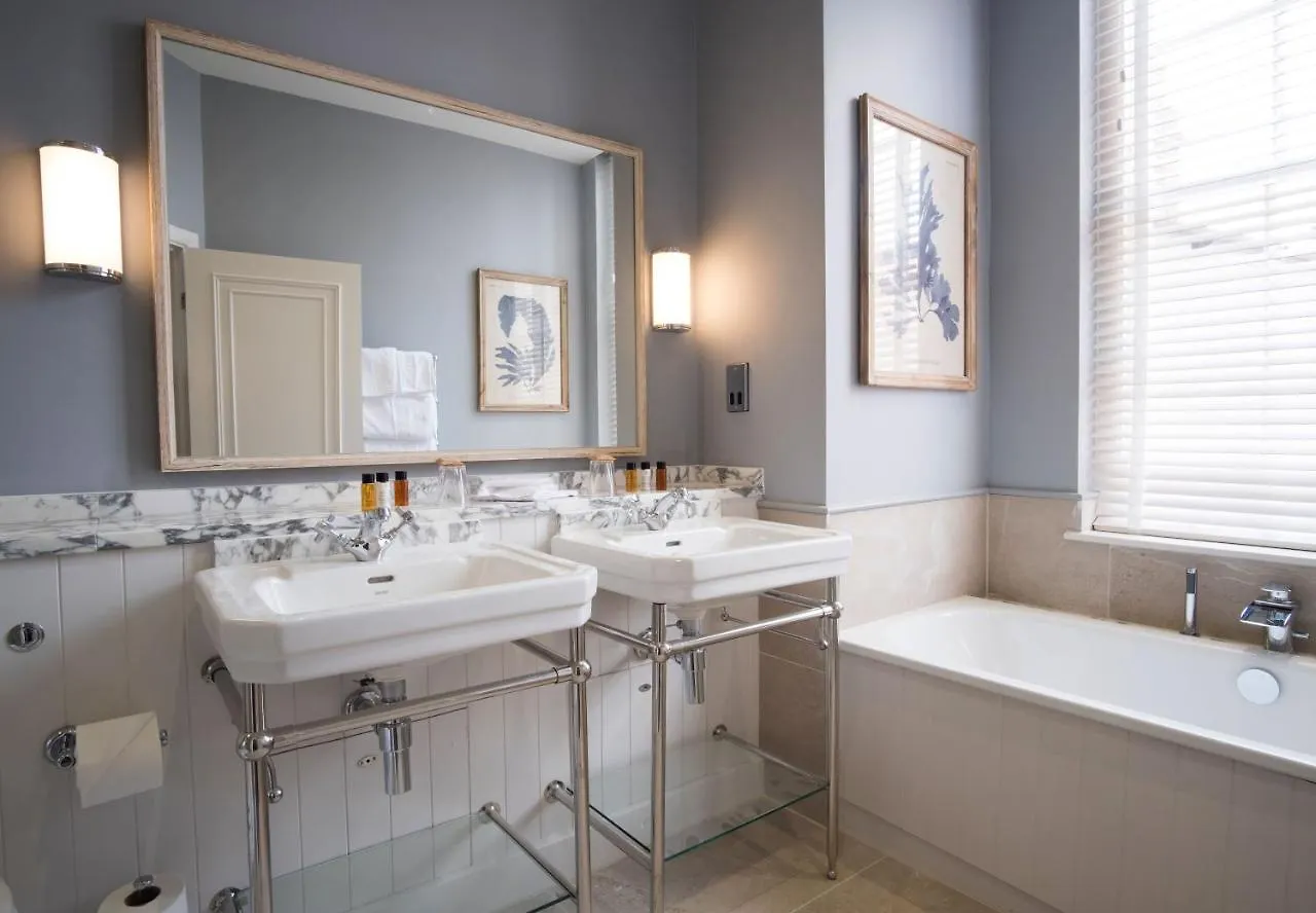 *****  The Beverley Arms Hotel Великобритания